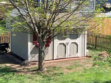 409 N Franklin St, Raymore, MO 64083 - photo 4