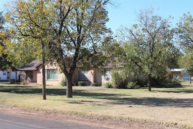 1011 N Munday Ave, Munday, TX 76371 - photo 2