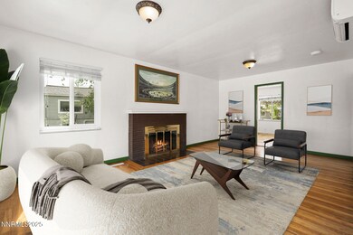 4-web-or-mls-438_Glenmanor_Dr_Living_Roo
