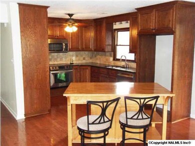 Kitchen with breakfast bar