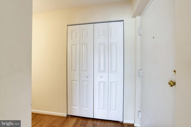 2212 Springwood Dr unit 206, Reston, VA 20191 - photo 2
