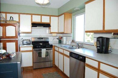 1804 Cambridge Dr, Carpentersville, IL 60110 - photo 4