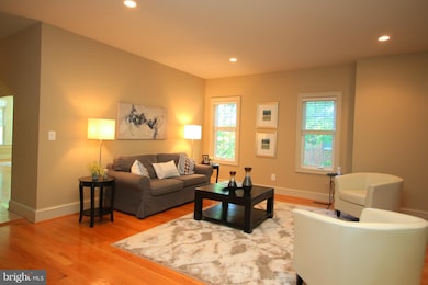 6353 Lakewood Dr, Falls Church, VA 22041 - photo 5