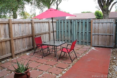 15401 SW 81st Cir Ln unit 11, Miami, FL 33193 - photo 2