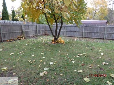 219 N Lansing St, Owosso, MI 48867 - photo 2