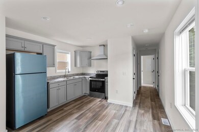 55 Sugar St unit 5, Newtown, CT 06470 - photo 2