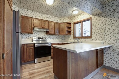 Kitchen w/Breakfast Bar