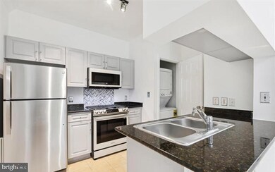 12909 Centre Park Cir unit 305, Oak Hill, VA 20171 - photo 3