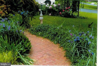 6611 Hunter Trail Way, Frederick, MD 21702 - photo 2