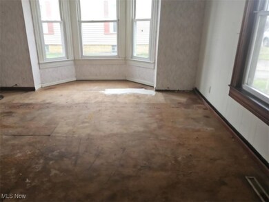 519 N Uhrich St, Uhrichsville, OH 44683 - photo 3