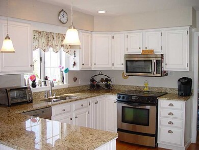 322 Vaucluse Ave, Middletown, RI 02842 - photo 3