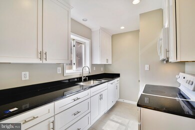 10813 Maple St, Fairfax, VA 22030 - photo 5