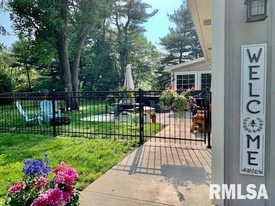 105 James Ln, Jacksonville, IL 62650 - photo 3