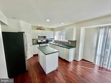 16949 Toms River Loop, Dumfries, VA 22026 - photo 3