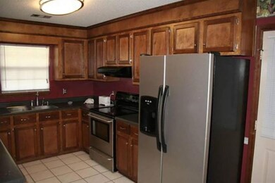 210 Wimbleton Cir, Warner Robins, GA 31093 - photo 3