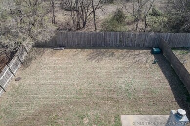 Nice backyard with no neighbors directly behind yo