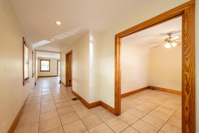 foyer to bedroom 1
