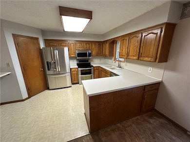 411 SE Bent Tree Ct, Blue Springs, MO 64014 - photo 6