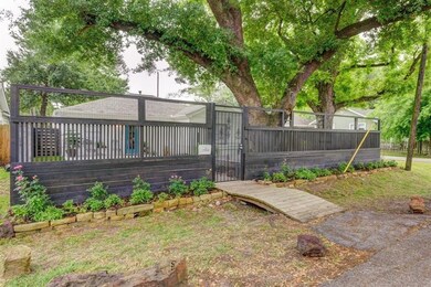 1902 Tabor St, Houston, TX 77009 - photo 3