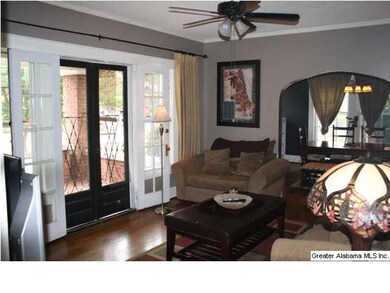 living room/dining room combination