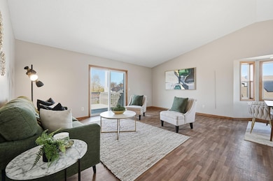 992 Farmers Ridge Trail, Belle Plaine, MN 56011 - photo 4