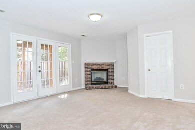 13195 Dashco Way, Herndon, VA 20171 - photo 4