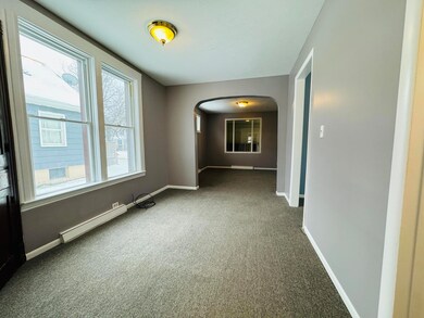 Dining area to kitchen