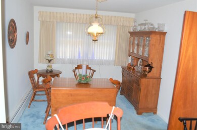 818 Lincoln Dr, Brookhaven, PA 19015 - photo 4