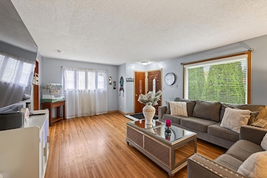 2258 3rd St E, Saint Paul, MN 55119 - photo 5