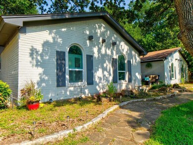 505 Holder Dr, Hurst, TX 76053 - photo 4