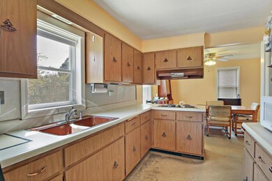 1711 Lucia Ave, Waukegan, IL 60085 - photo 6