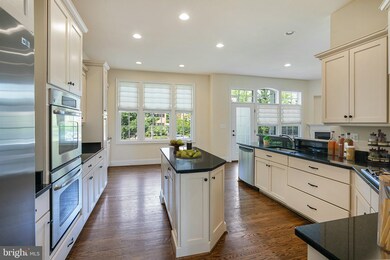 10649 Yorktown Dr, Fairfax, VA 22030 - photo 6