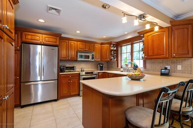 06_555ChainOHillsRoad_5_Kitchen_HiRes