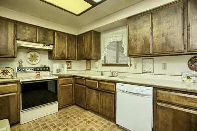 90 NW Sunhill Dr, Grants Pass, OR 97526 - photo 6