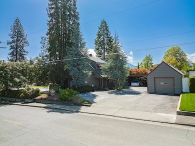 882 NE 7th St, Grants Pass, OR 97526 - photo 3