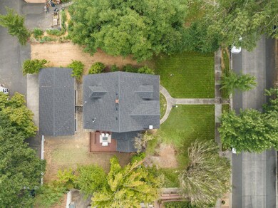 310 NW A St, Grants Pass, OR 97526 - photo 4