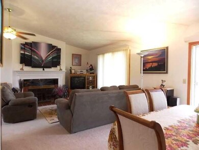 Living Room Living Room/Dining Room
