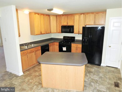 39 Litchfield Ln W, Martinsburg, WV 25405 - photo 5