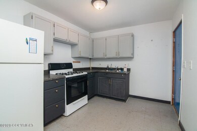 232 N Hoyt  15