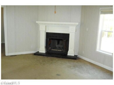 7449 Meadowbranch Rd, Seagrove, NC 27341 - photo 6