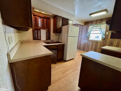 204 W Nishna Rd, Shenandoah, IA 51601 - photo 6