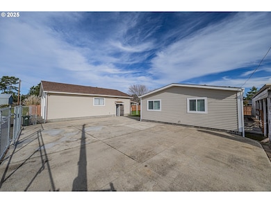 150 N 11th St, Lakeside, OR 97449 - photo 3