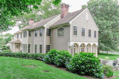 11 Cherry Tree Ln Riverside CT-large-033