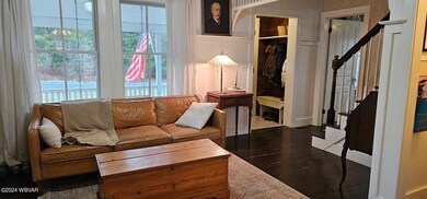 Living room 4