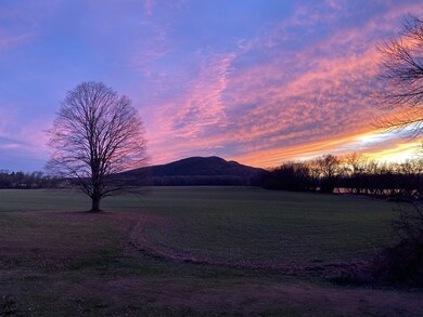 139 Hockanum Rd, Hadley, MA 01035 - photo 3