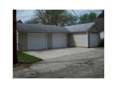 Garage. 3 stall garage