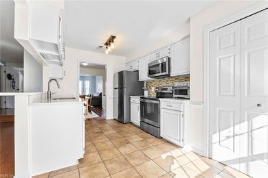 1069 Colonial Meadows Way, Virginia Beach, VA 23454 - photo 6