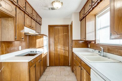 505 W Redbud Dr, Hurst, TX 76053 - photo 6