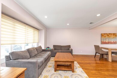 19 Alan Ct, Plainview, NY 11803 - photo 4