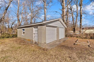 Detached 2 car garage
